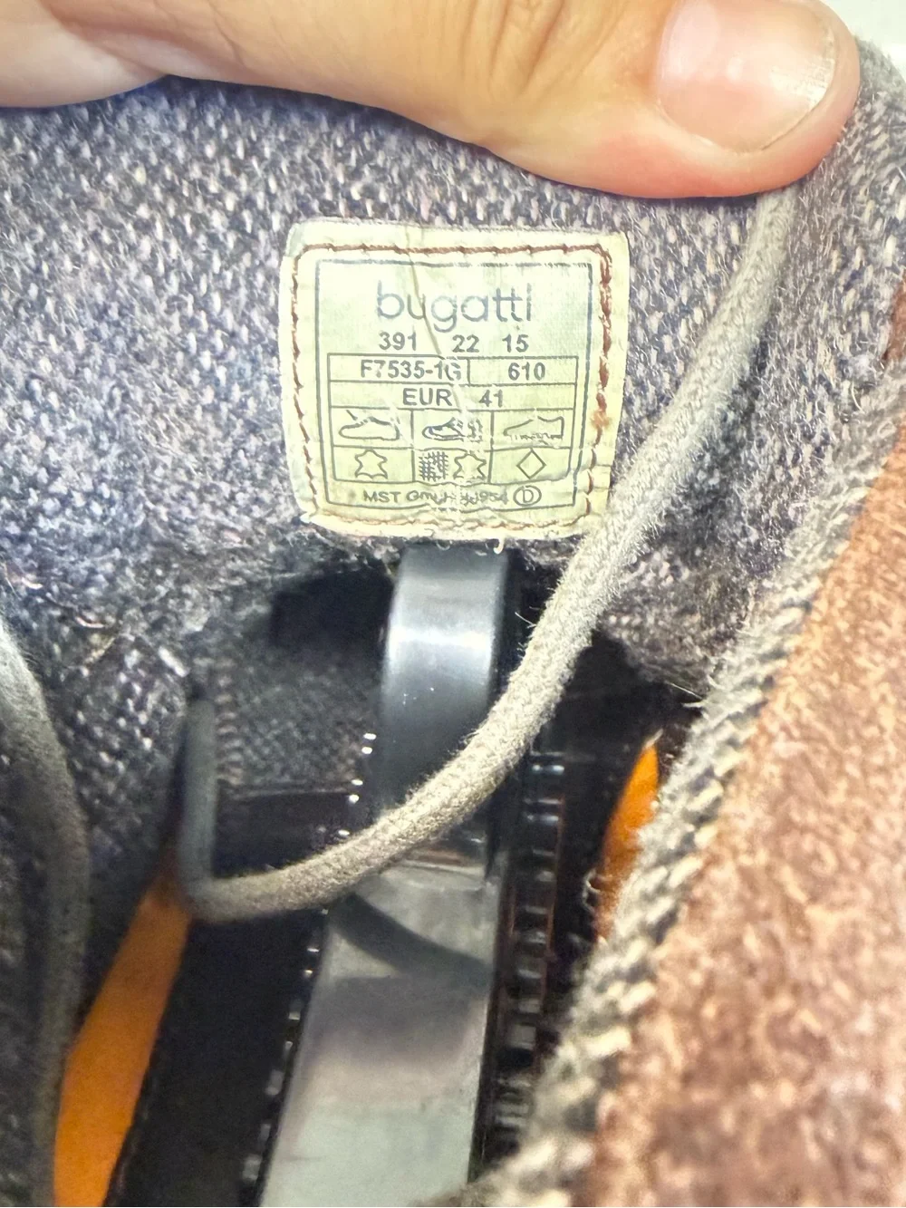 Bugatti Brown Leather Chukka Boots with Lace-Up Detail